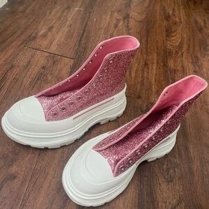 Alexander McQueen Pink Glitter Sneakers laces inside shoes